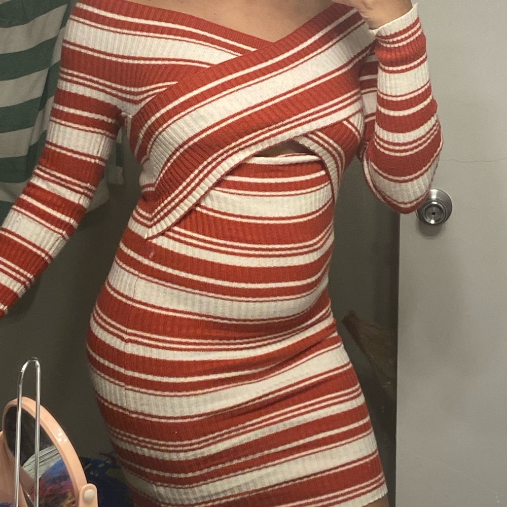 Off the shoulder midi burnt Orange and cream colored ribbed dress in size M.
